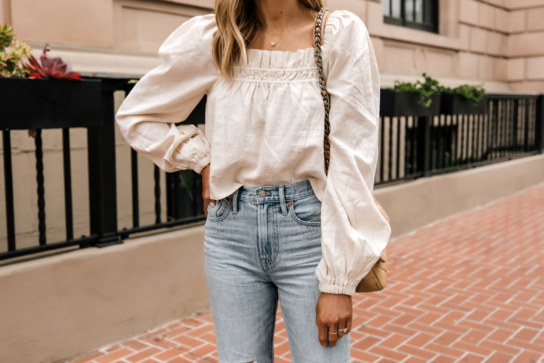 Fashion Jackson Wearing Beige Linen Puff Sleeve Top Madewell Jeans