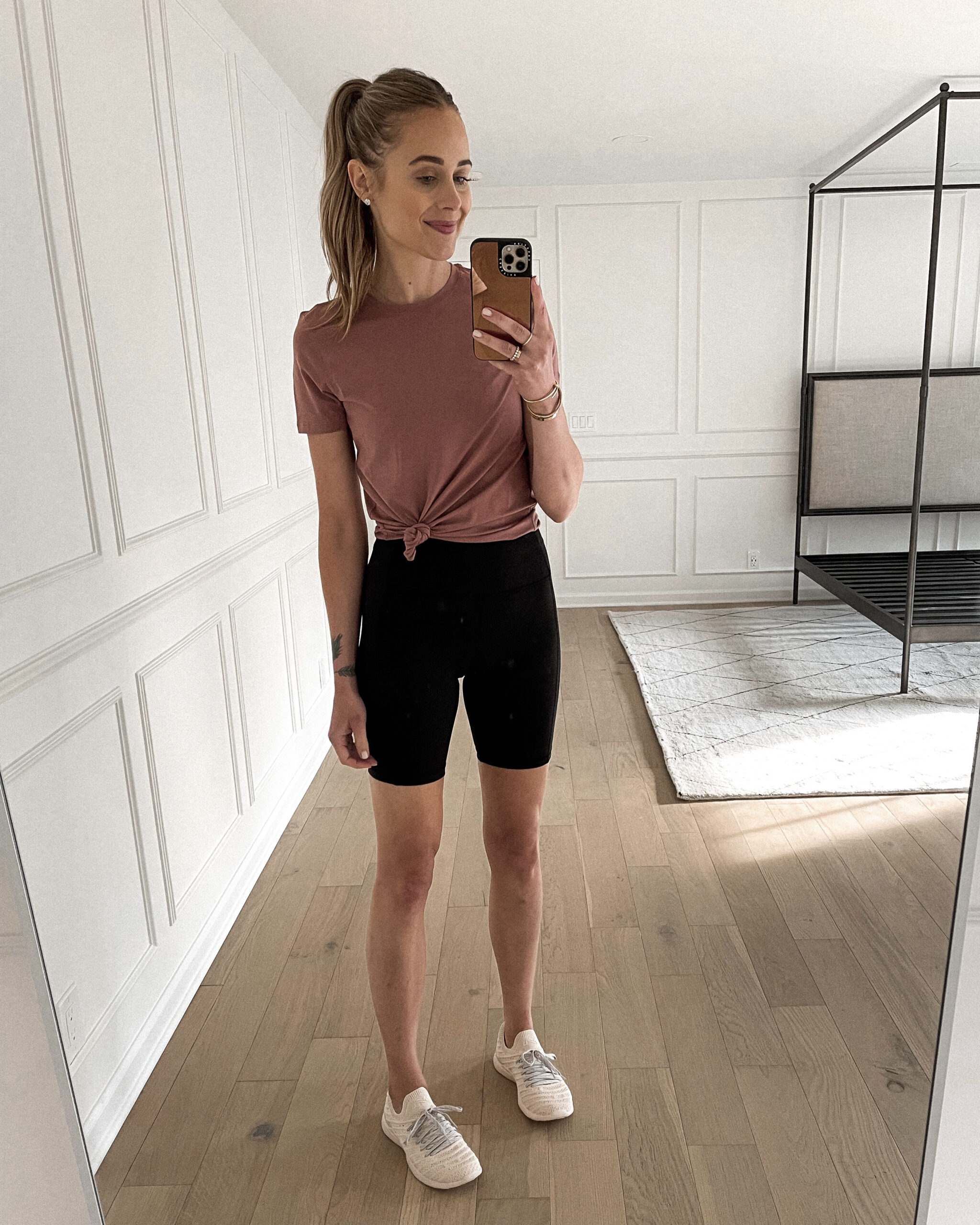 what to wear with black lululemon shorts to school｜TikTok Search