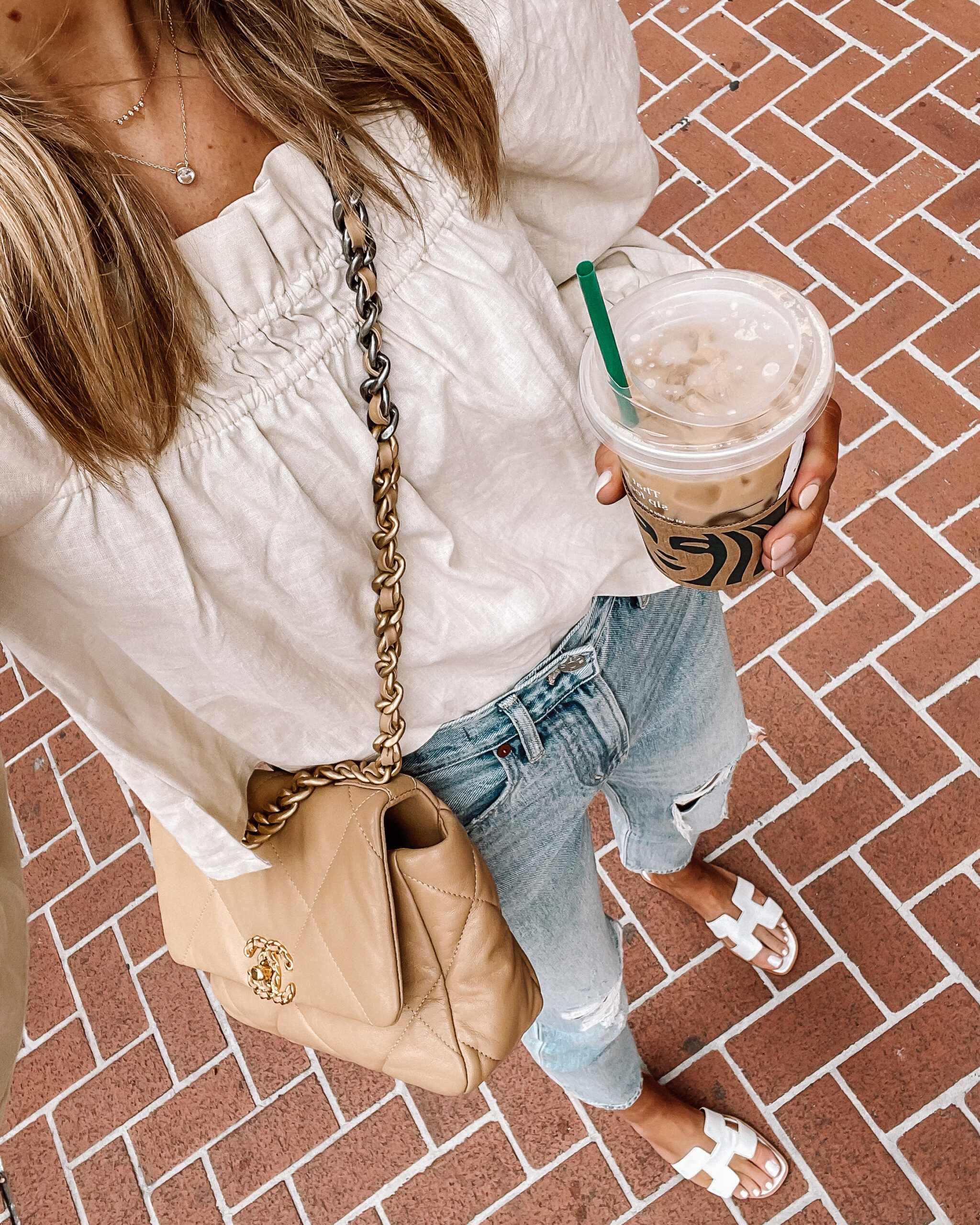 Casual Travel Outfit for Fall - Fashion Jackson