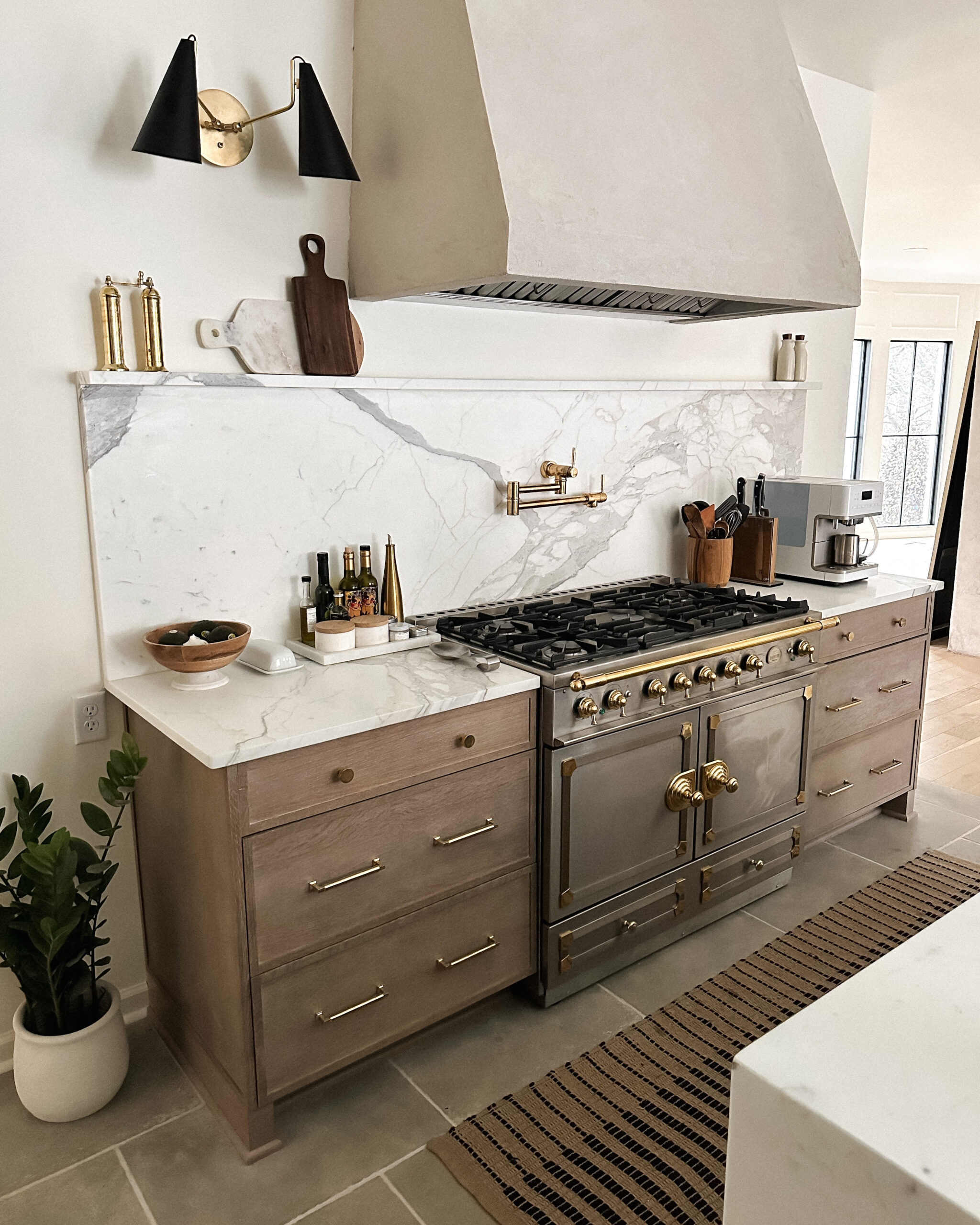 Fashion Jackson Transitional Kitchen Renovation Marble Kitchen Countertops La Cornue Oven Range Unlacquered Brass Pot Filler