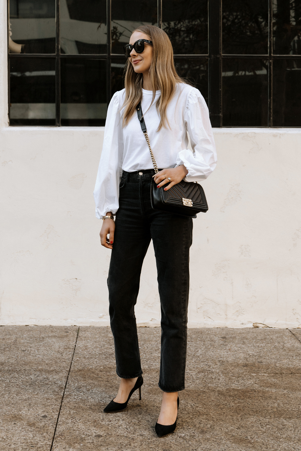 Black and outlet white jeans outfit