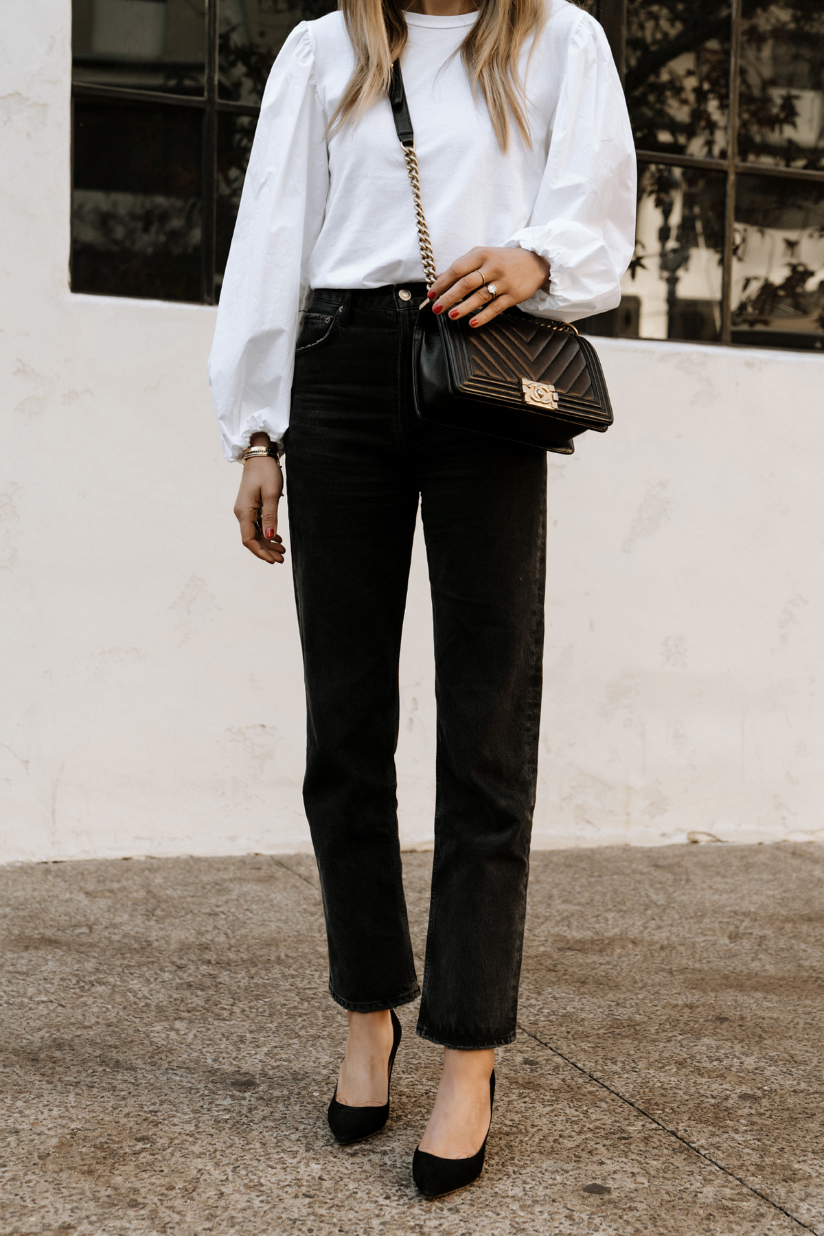 https://fashionjackson.com/wp-content/uploads/2022/01/Fashion-Jackson-Wearing-black-jeans-white-top-outfit-black-pumps-AGOLDE-black-90s-jeans-outfit.jpg