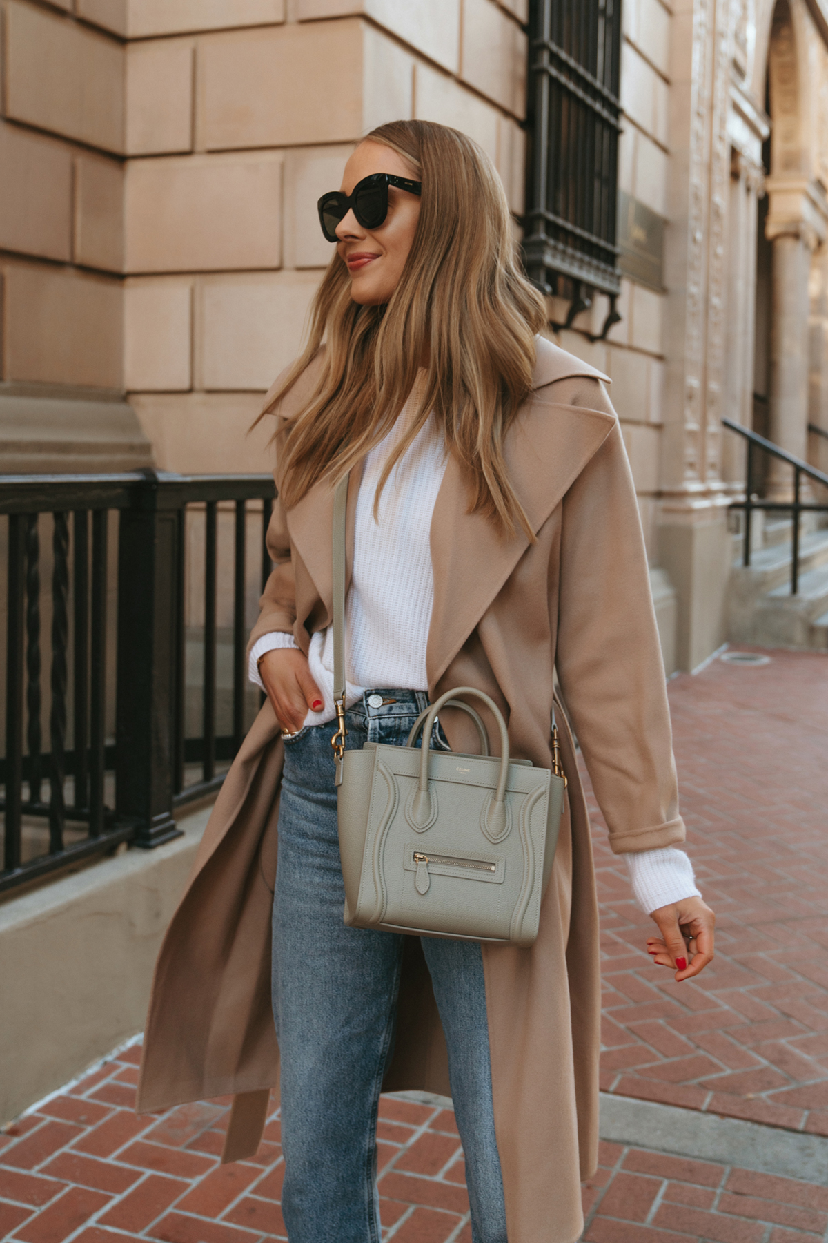 An Oversized Beige Coat Outfit For Fall - By Charlotte B