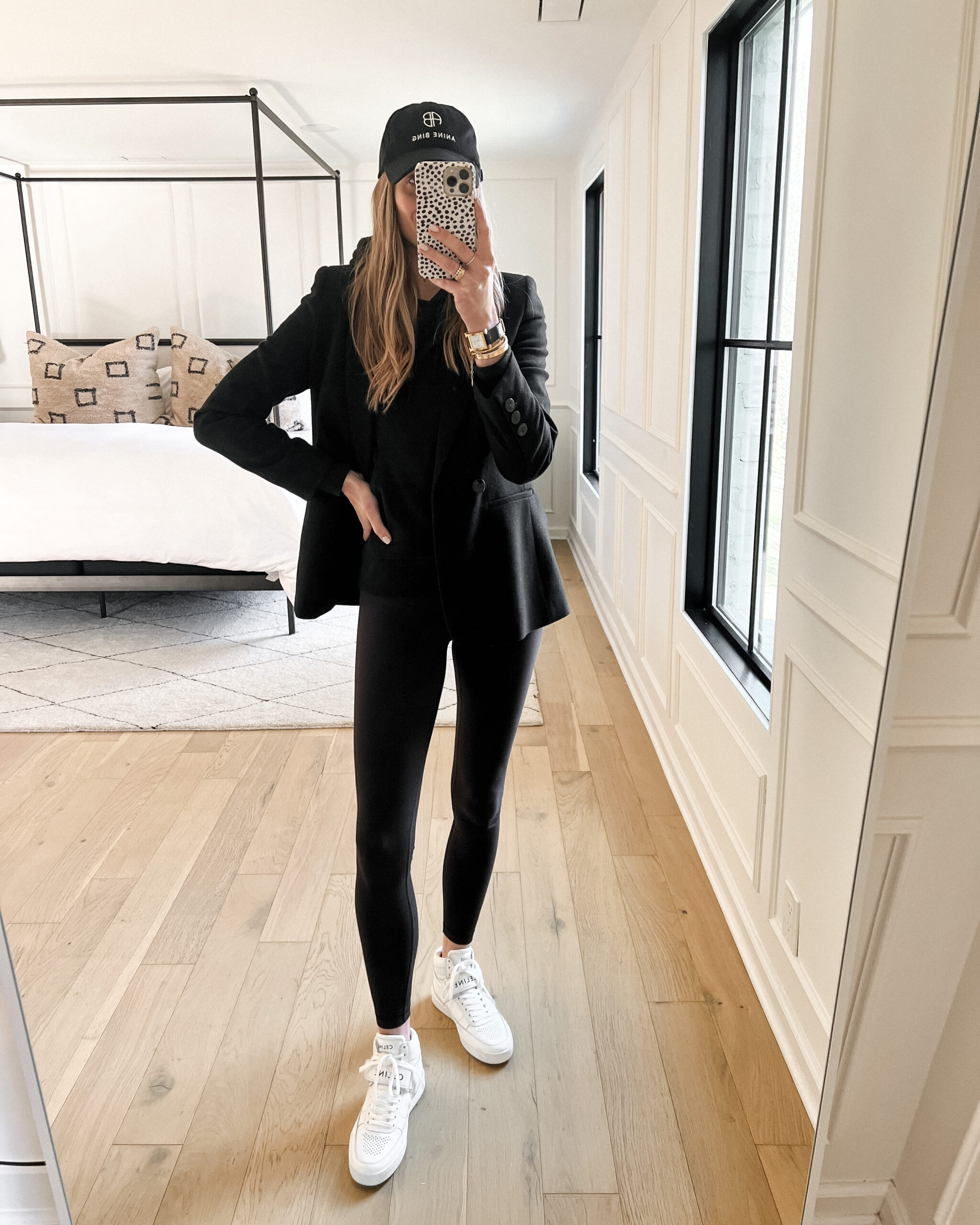 How To Wear Black Leggings With White Shoes?