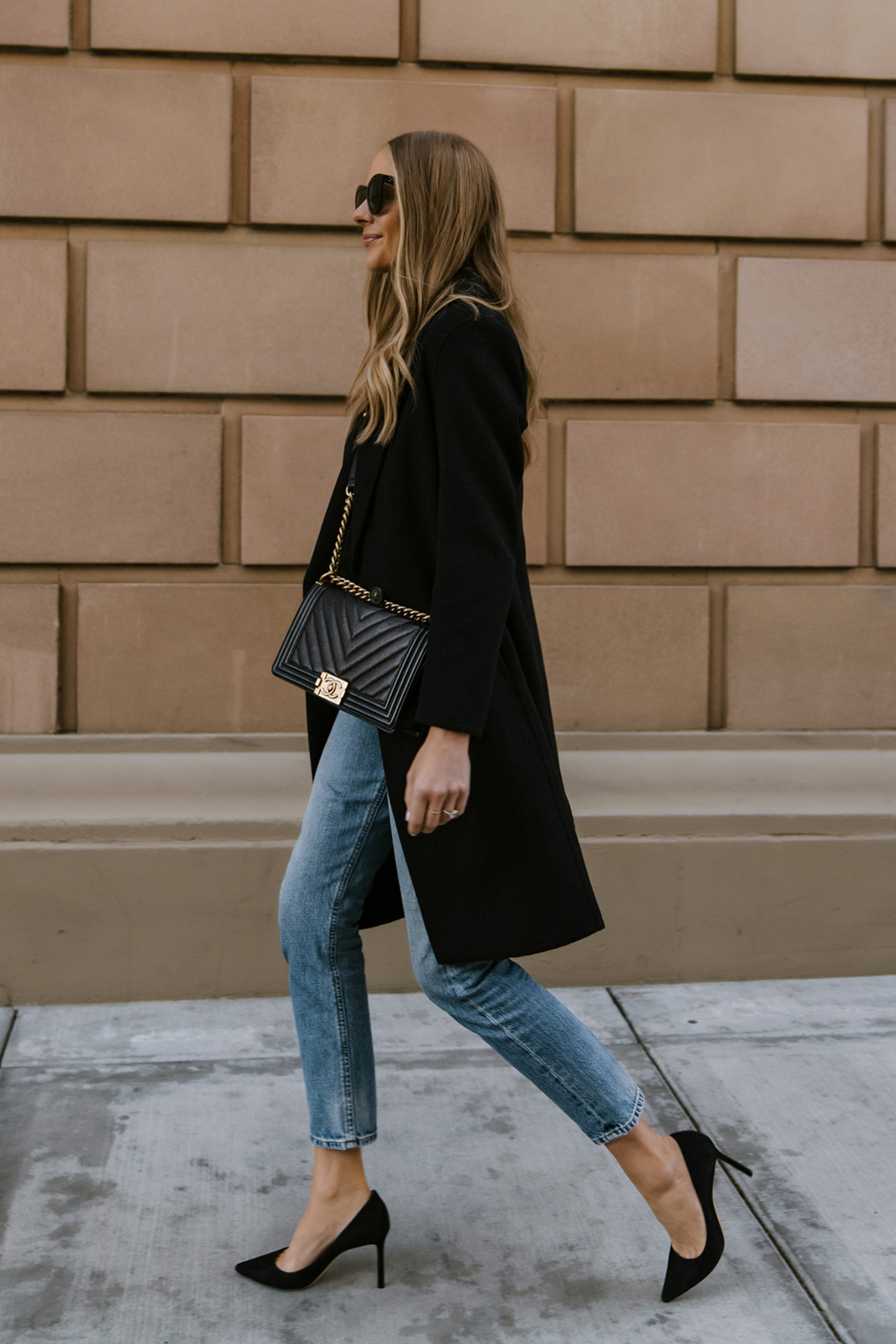 Black coat and outlet jeans