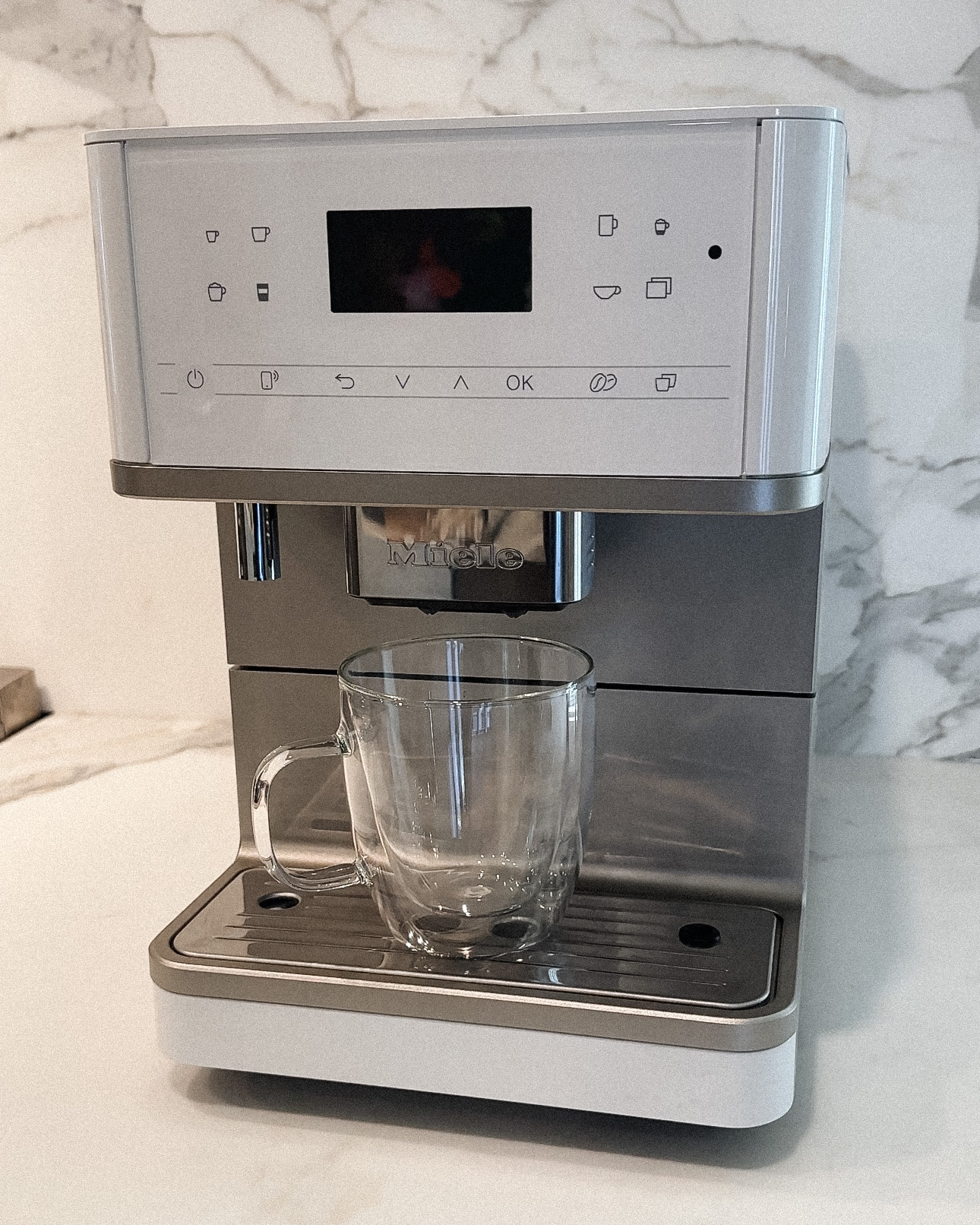 Fashion Jackson Miele CM 6360 Milk Perfection Fully Automatic Coffee Machine Review